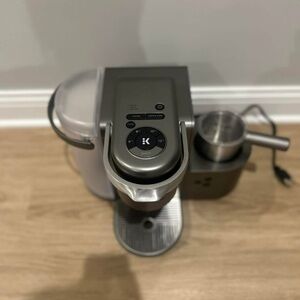 New Keurig barley used. Makes lattes